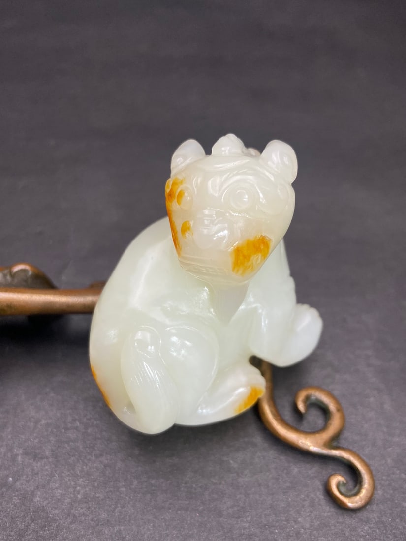 An Exquisite White Jade Auspicious Beast Pendant - 2