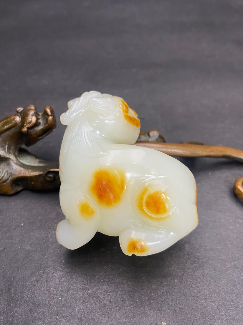 An Exquisite White Jade Auspicious Beast Pendant - 4