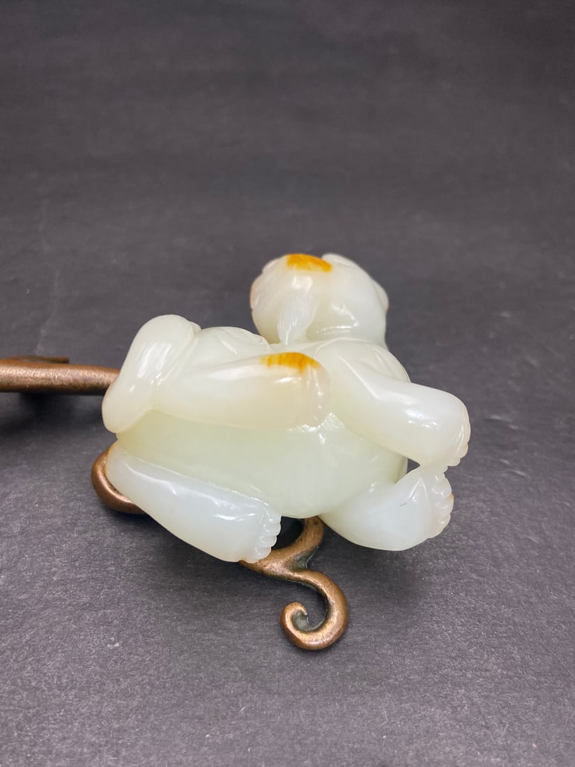An Exquisite White Jade Auspicious Beast Pendant - 6