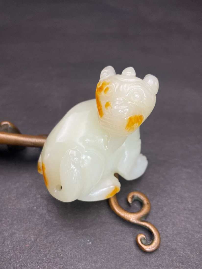 An Exquisite White Jade Auspicious Beast Pendant - 8