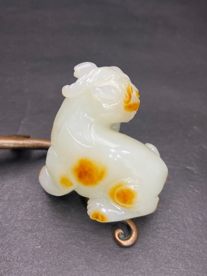 An Exquisite White Jade Auspicious Beast Pendant - 9