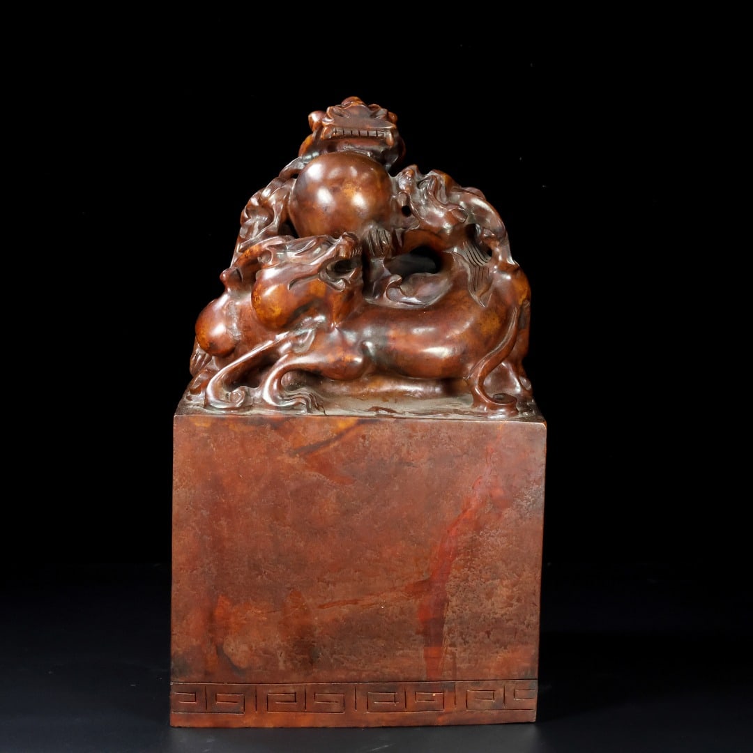An Exquisite White Jade Auspicious Beast Seal: An Exquisite White Jade Auspicious Beast Seal Han Dynasty, China Size:39cmx22cmx22cm (The Dimensions Of All Batches Are Manually Measured.If You Need More Detailed Information, Please Contact Our