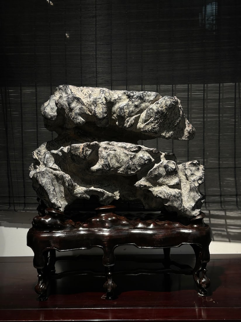 An Exquisite Lingbi Stone Ornament: An Exquisite Lingbi Stone Ornament Qing Dynasty, China Size:55cmx50cmx22cm (The Dimensions Of All Batches Are Manually Measured.If You Need More Detailed Information, Please Contact Our Customer