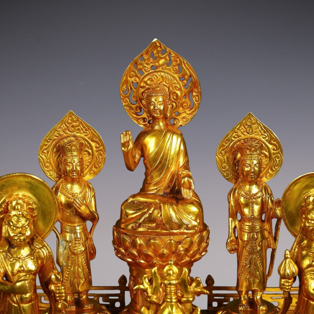 An Exquisite Gilt Bronze Buddha Statue - 2