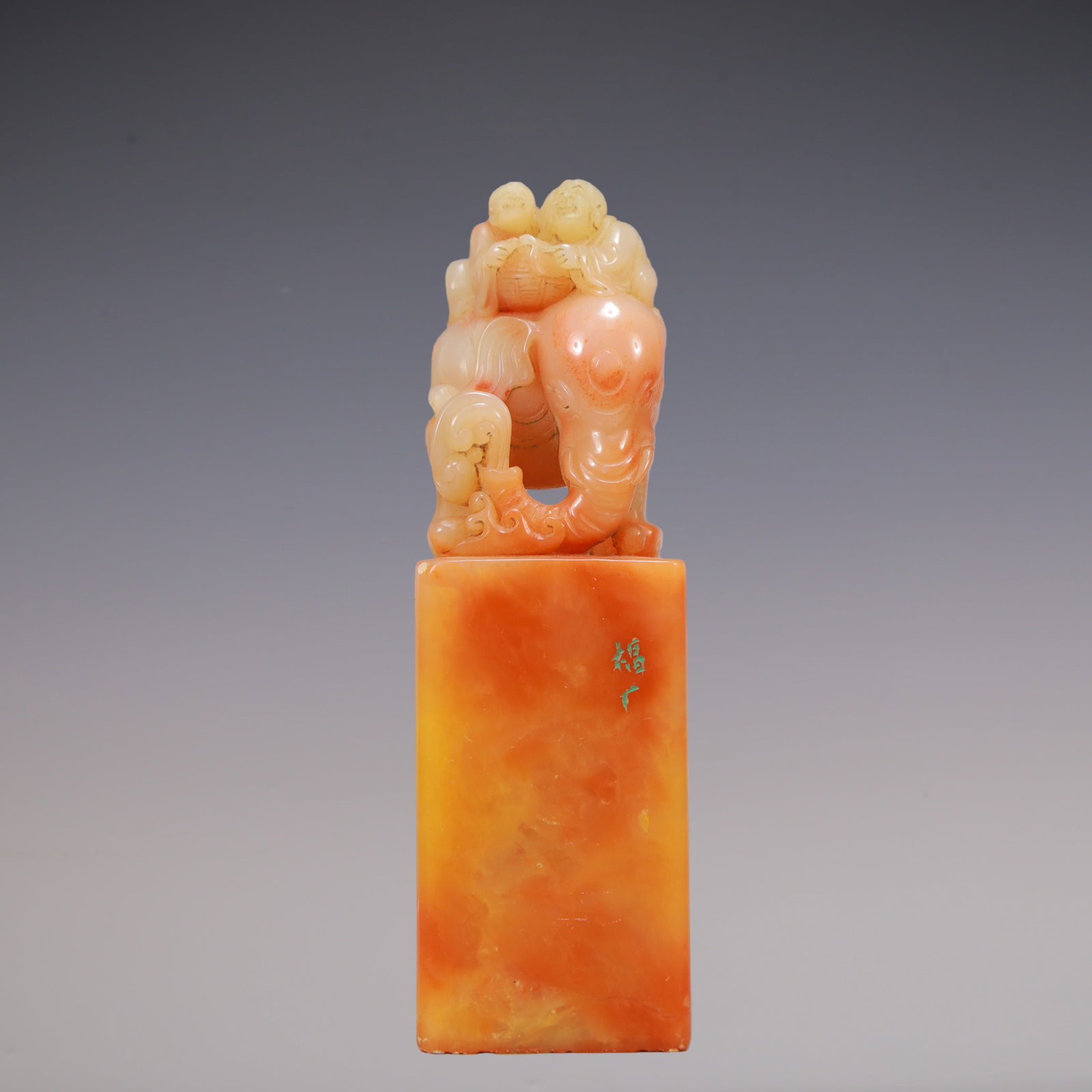 A Exquisite Shoushan Stone Seal: A Exquisite Shoushan Stone Seal Qing Dynasty, China Size:3.3cmx3.3cmx10.8cm Weight:250g (The Dimensions Of All Batches Are Manually Measured.If You Need More Detailed Information, Please Contact Our