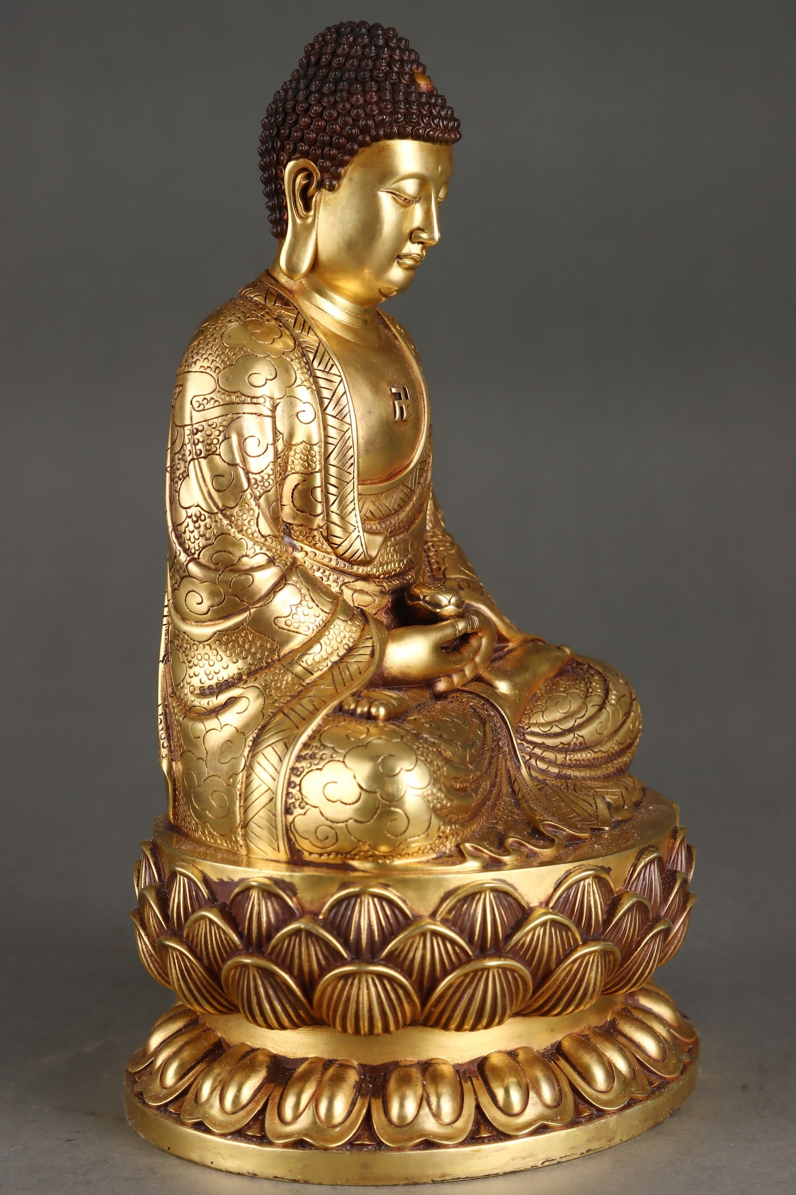 An Exquisite Gilt Bronze Buddha Statue - 2