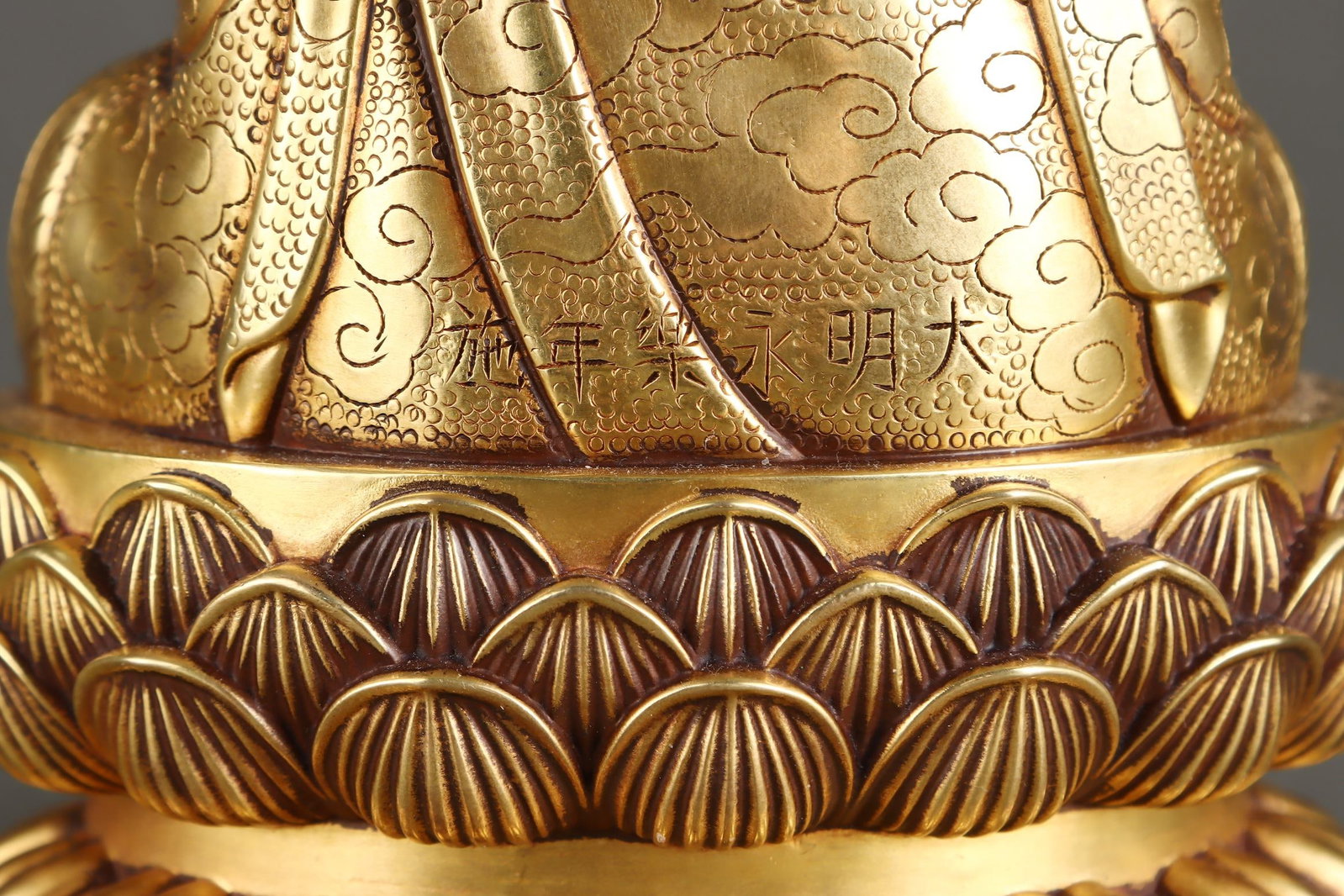 An Exquisite Gilt Bronze Buddha Statue - 9