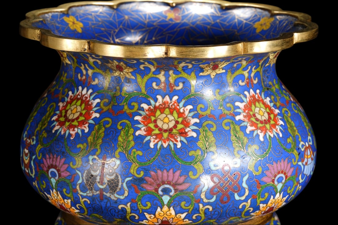 An Exquisite Cloisonne Lotus Pattern Double-Ears Vase - 7