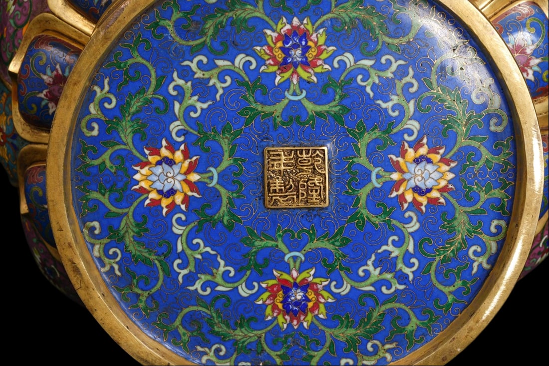 An Exquisite Cloisonne Lotus Pattern Double-Ears Vase - 9