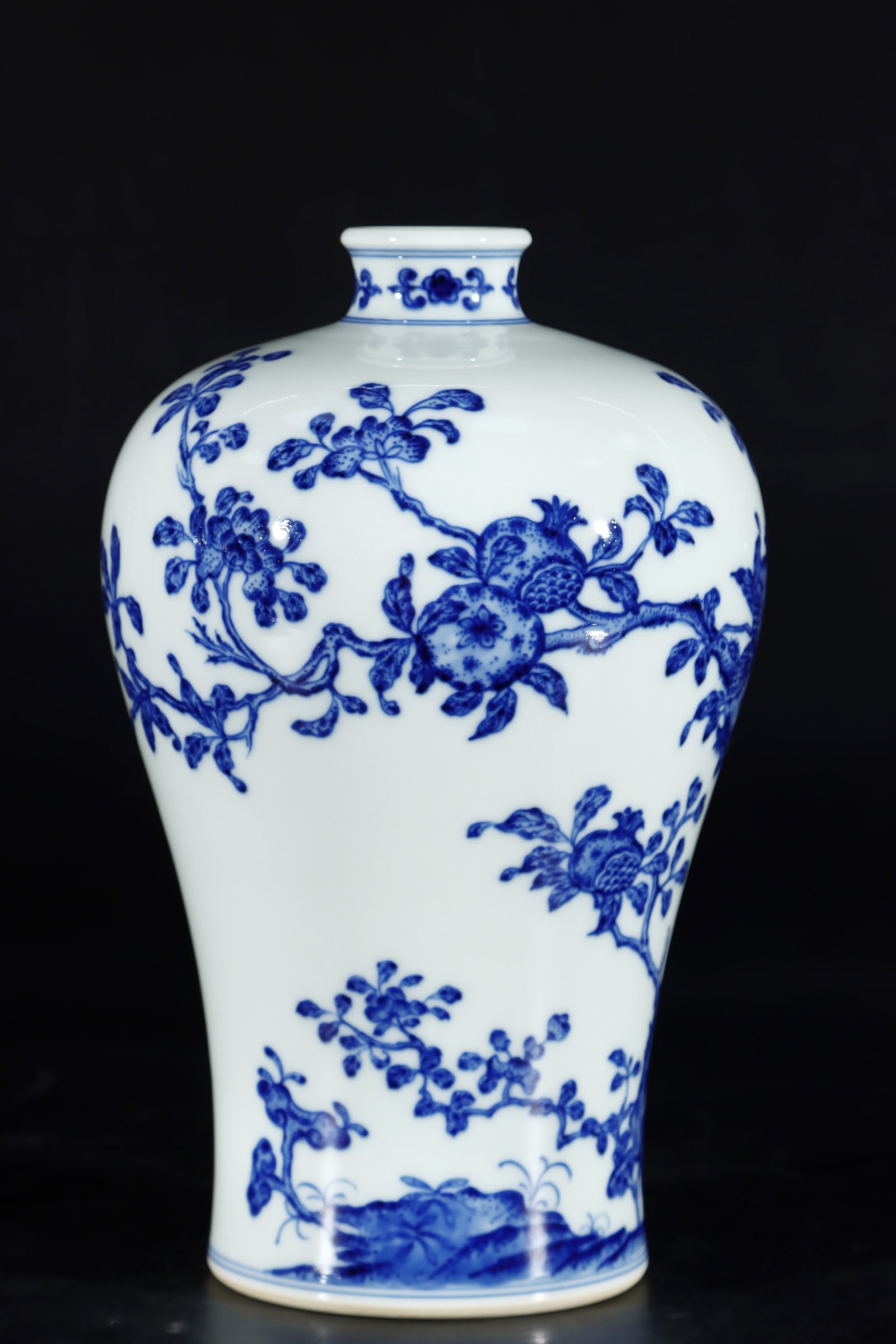 An Exquisite Blue and White Pomegranate Pattern Vase - 3