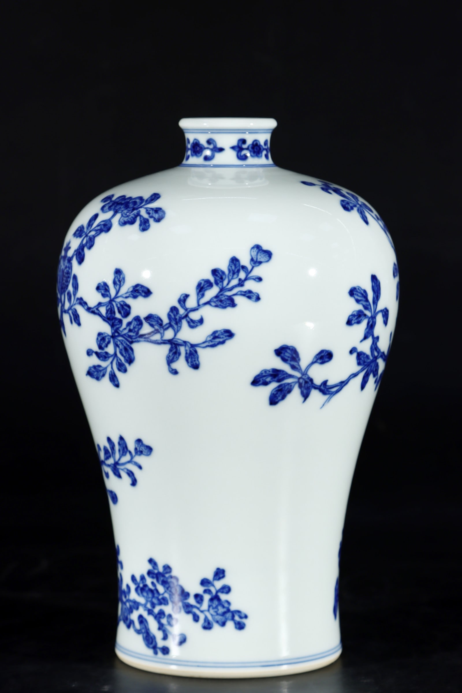 An Exquisite Blue and White Pomegranate Pattern Vase - 4