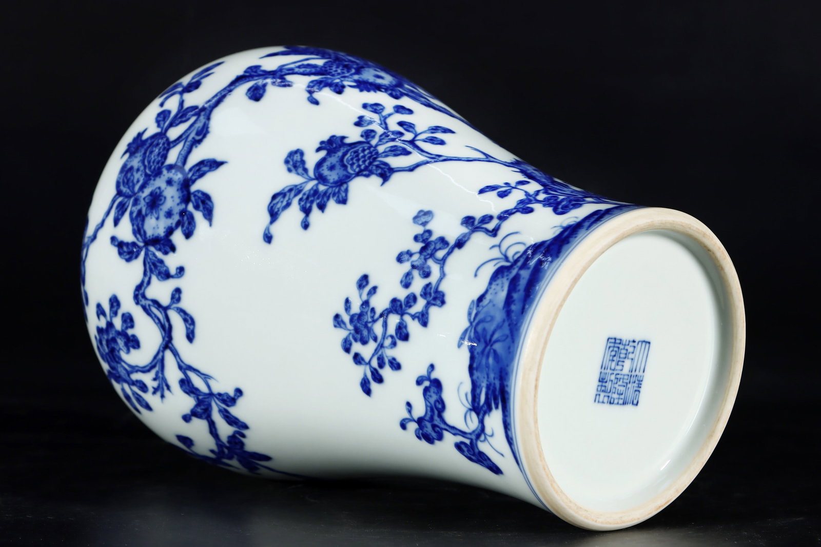 An Exquisite Blue and White Pomegranate Pattern Vase - 5