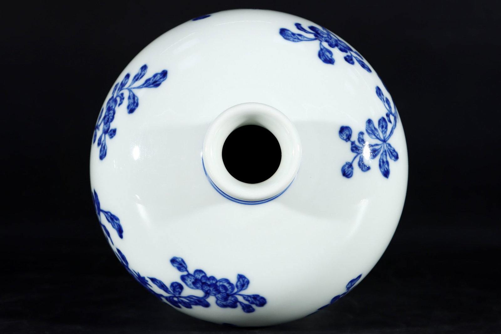 An Exquisite Blue and White Pomegranate Pattern Vase - 8