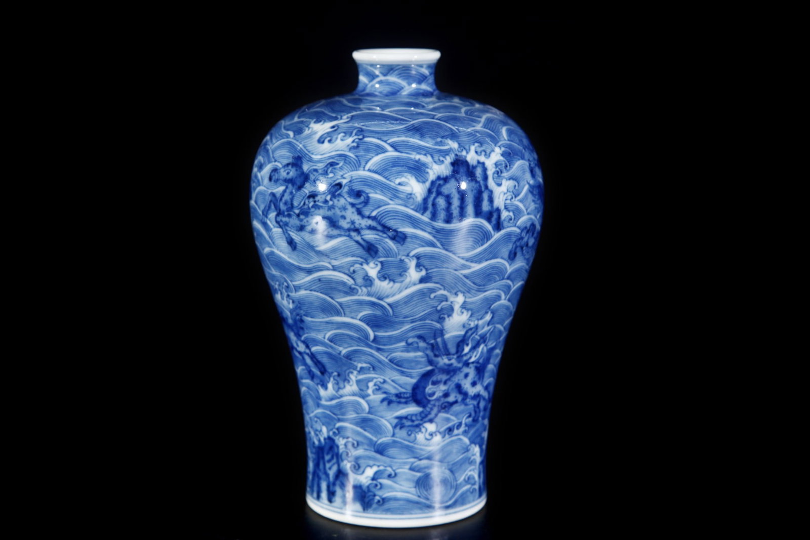 An Exquisite Blue and White Seawater Pattern Dragon Pattern Vase - 3