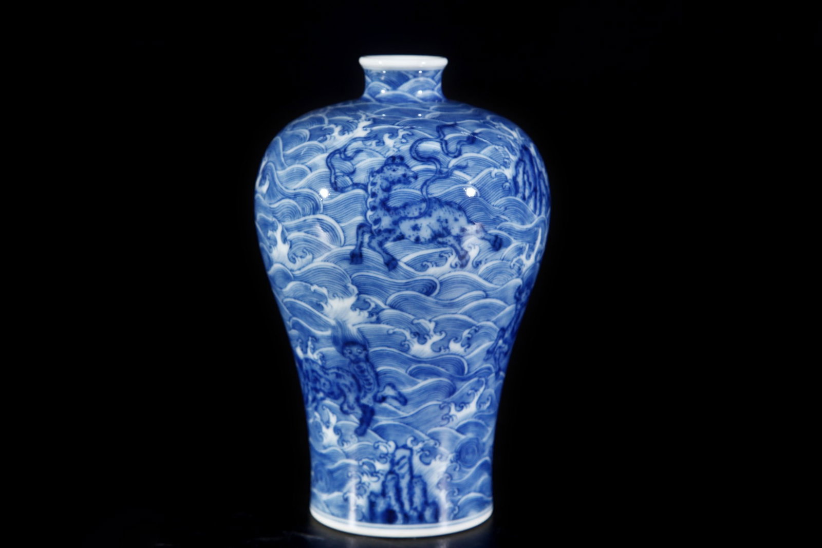 An Exquisite Blue and White Seawater Pattern Dragon Pattern Vase - 6