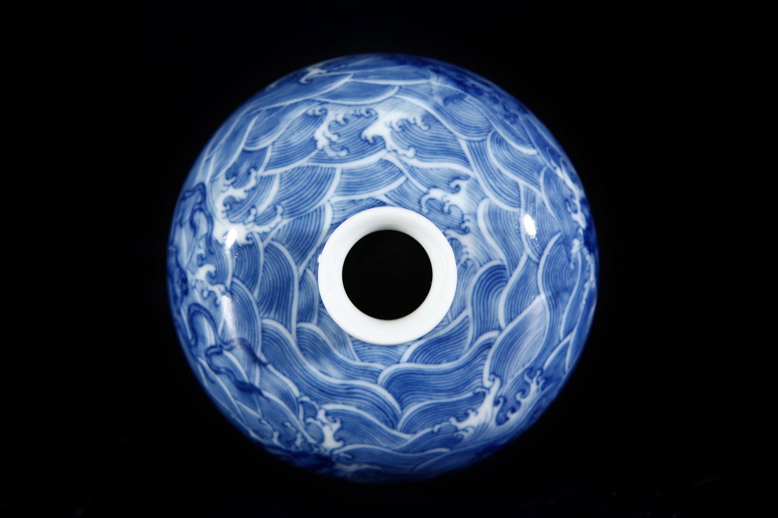 An Exquisite Blue and White Seawater Pattern Dragon Pattern Vase - 8