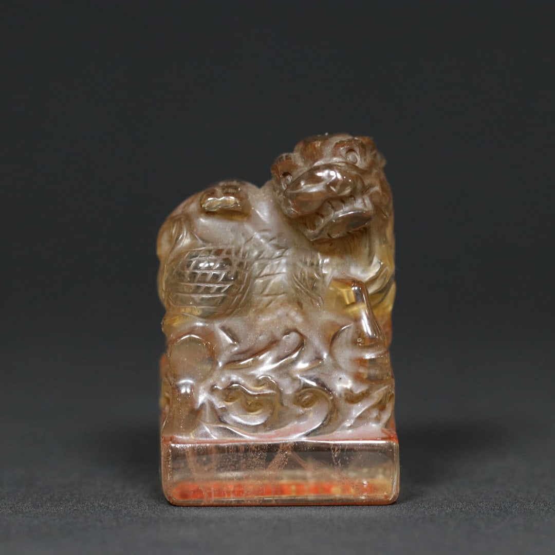 An Exquisite Crystal Auspicious Beast Seal: An Exquisite Crystal Auspicious Beast Seal Han Dynasty, China Size:4.5cmx3cmx3cm Weight:74g (The Dimensions Of All Batches Are Manually Measured.If You Need More Detailed Information, Please Contact