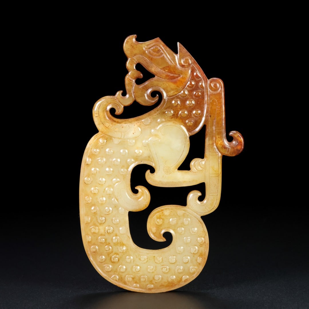 An Exquisite White Jade Dragon Pattern Ornament: An Exquisite White Jade Dragon Pattern Ornament Han Dynasty, China Size:13cmx8cmx0.6cm Weight:112.2g (The Dimensions Of All Batches Are Manually Measured.If You Need More Detailed Information, Please