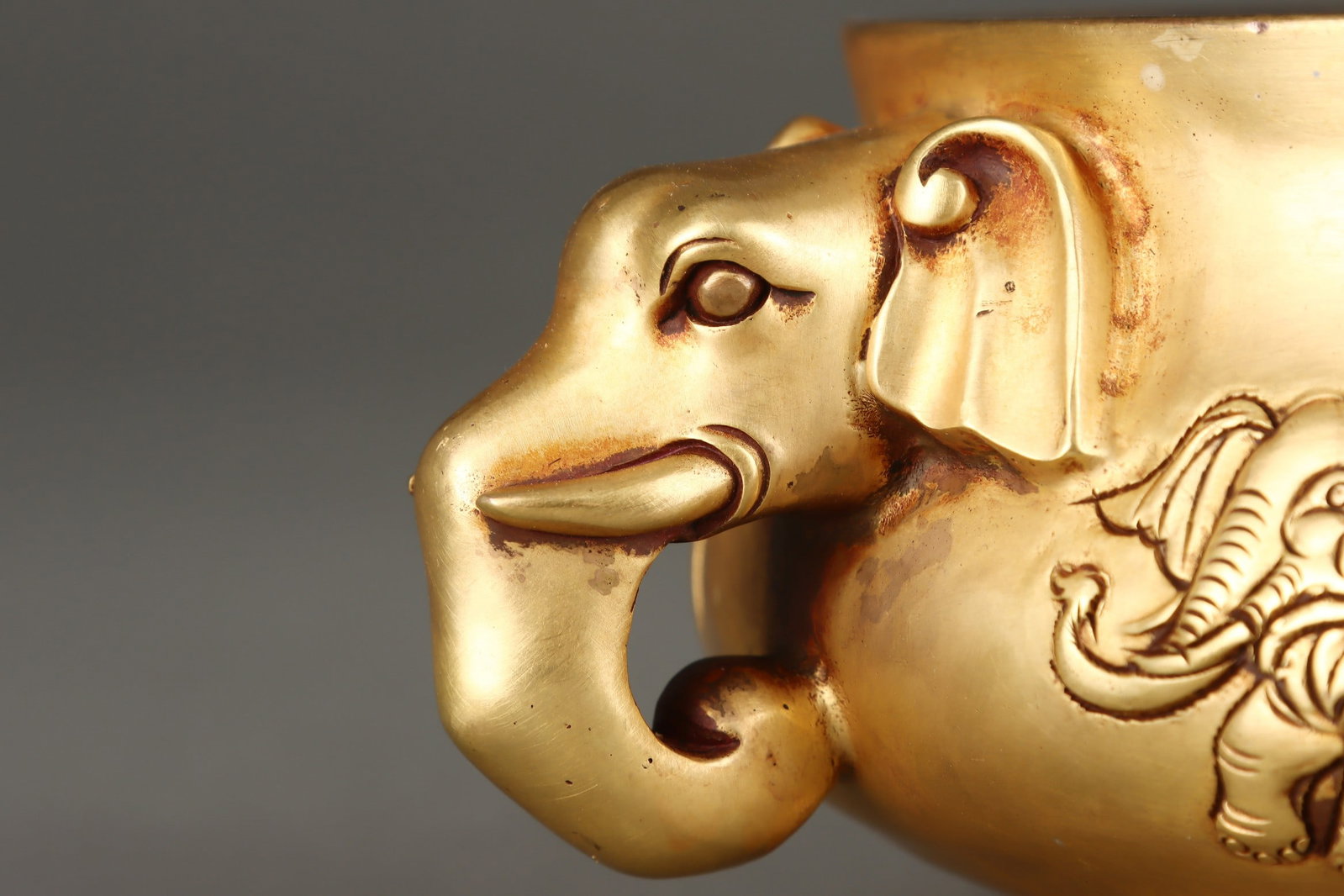 An Exquisite Gilt Bronze Elephant Pattern Dragon Pattern Double-Ears Censer - 4
