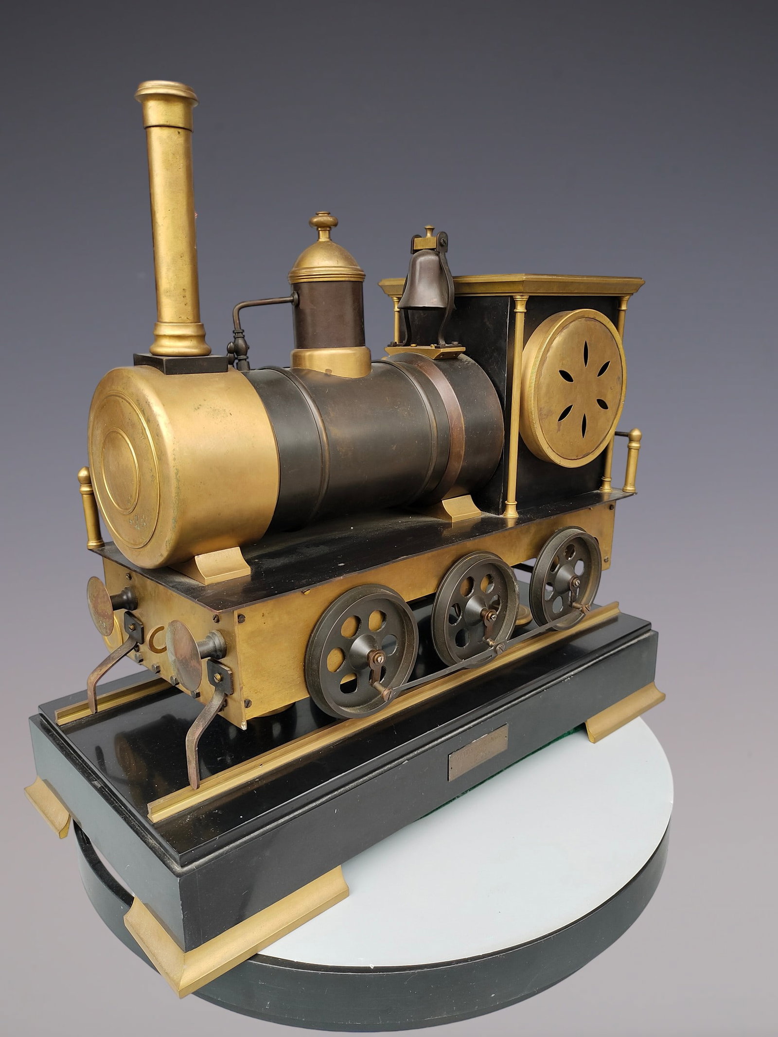 An Exquisite Gilt Bronze Train-Shaped Clock - 4