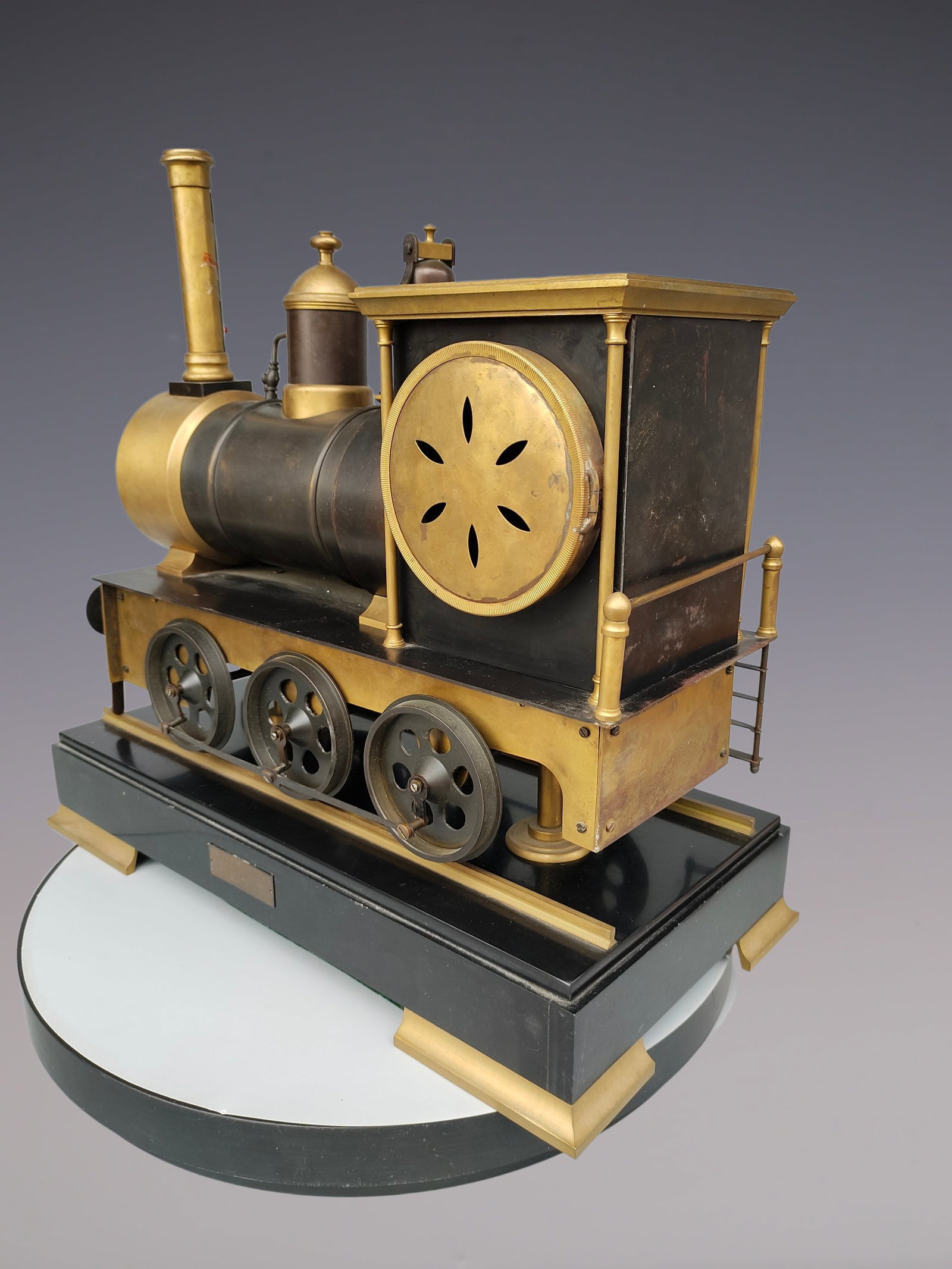 An Exquisite Gilt Bronze Train-Shaped Clock - 6