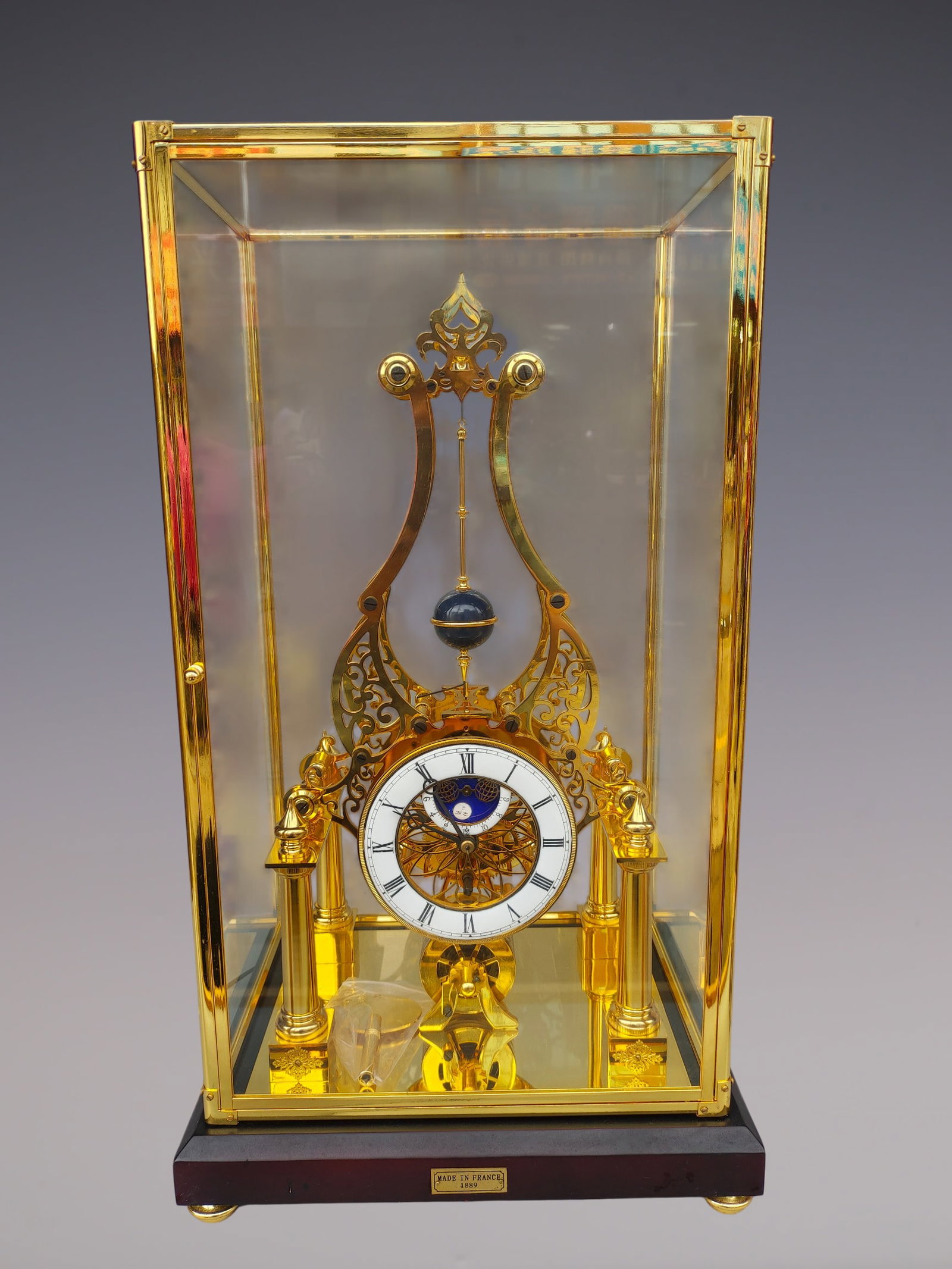 An Exquisite Gilt Bronze Clock: An Exquisite Gilt Bronze Clock Qing Dynasty, China Size:58cmx33cmx26cm (The Dimensions Of All Batches Are Manually Measured.If You Need More Detailed Information, Please Contact Our Customer Service