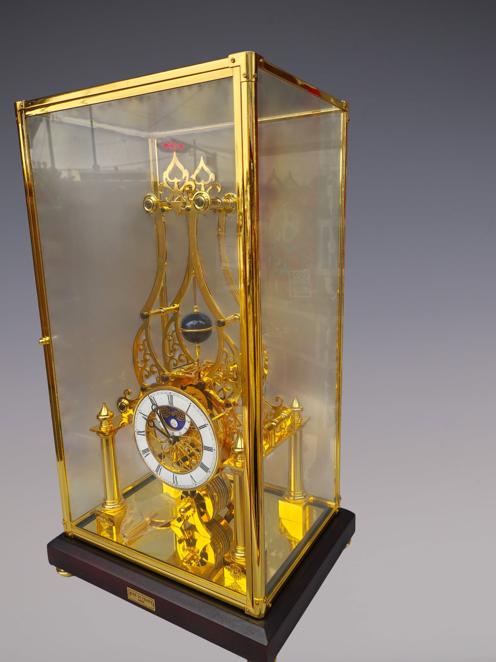 An Exquisite Gilt Bronze Clock - 2