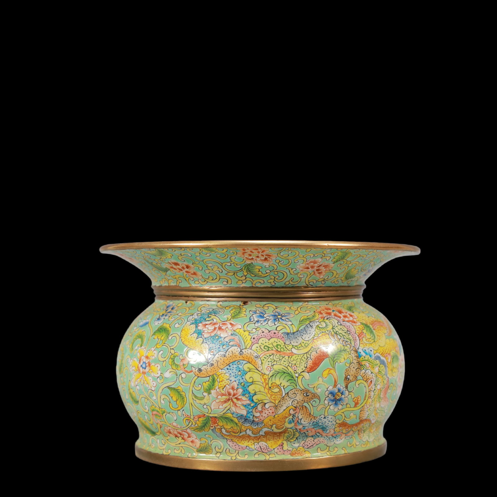 A Exquisite Coppery Enamel Lotus Pattern Flower Pattern Jar: A Exquisite Coppery Enamel Lotus Pattern Flower Pattern Jar Qing Dynasty, China Qianlong Four-character Mark Size:12cmx7.5cm Weight:350g (The Dimensions Of All Batches Are Manually Measured.If You