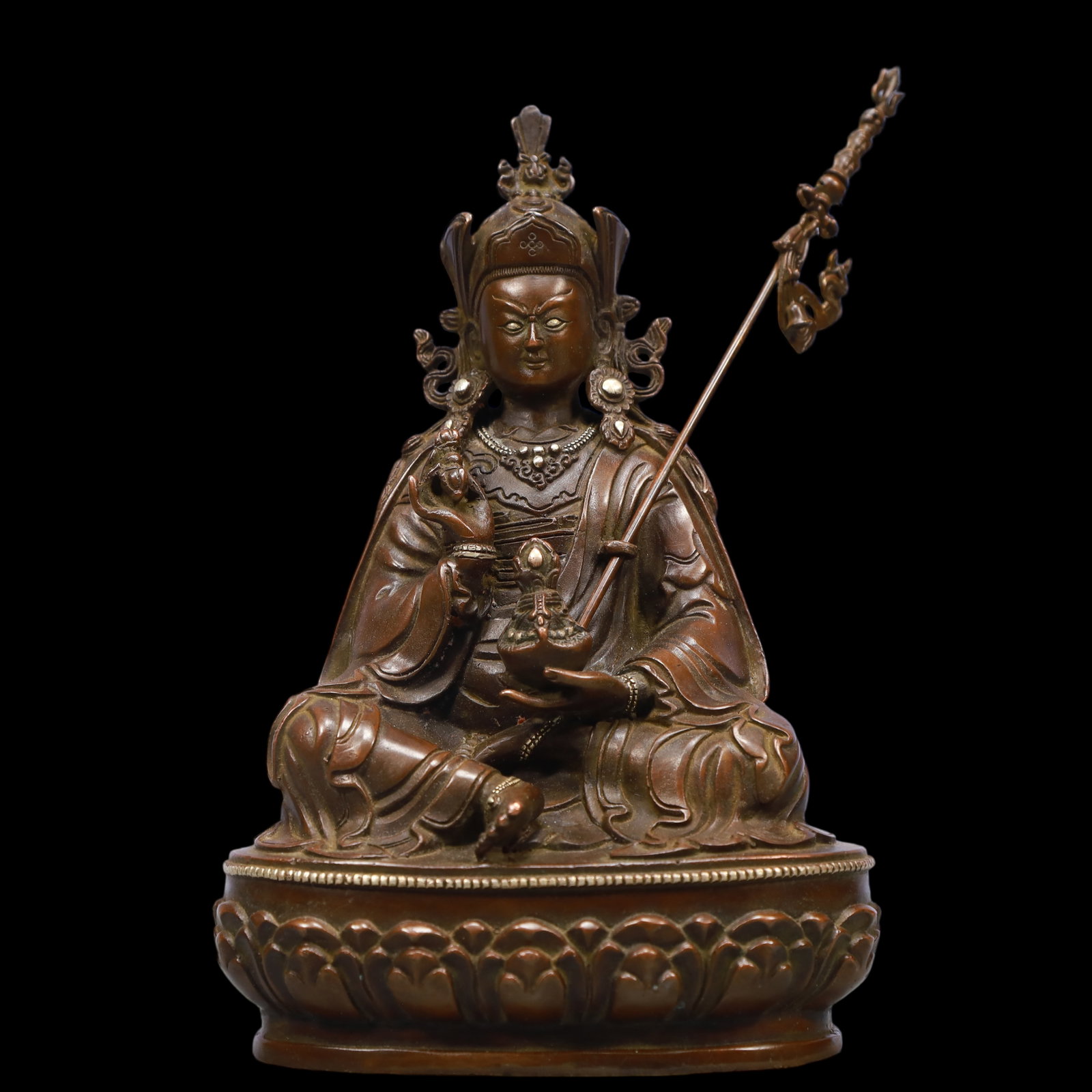 An Exquisite Bronze Statue of Padma Sambhava: An Exquisite Bronze Statue of Padma Sambhava Ming Dynasty, China Size:13cmx9cmx20cm Weight:1300g (The Dimensions Of All Batches Are Manually Measured.If You Need More Detailed Information, Please
