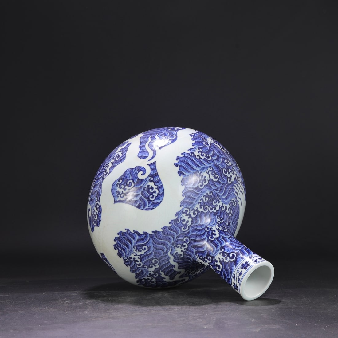 An Exquisite Blue and White Seawater Pattern Dragon Pattern Lotus Pattern Vase - 5
