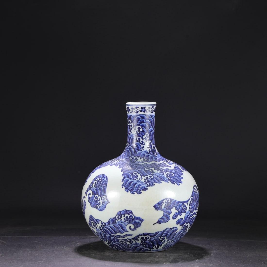 An Exquisite Blue and White Seawater Pattern Dragon Pattern Lotus Pattern Vase - 7