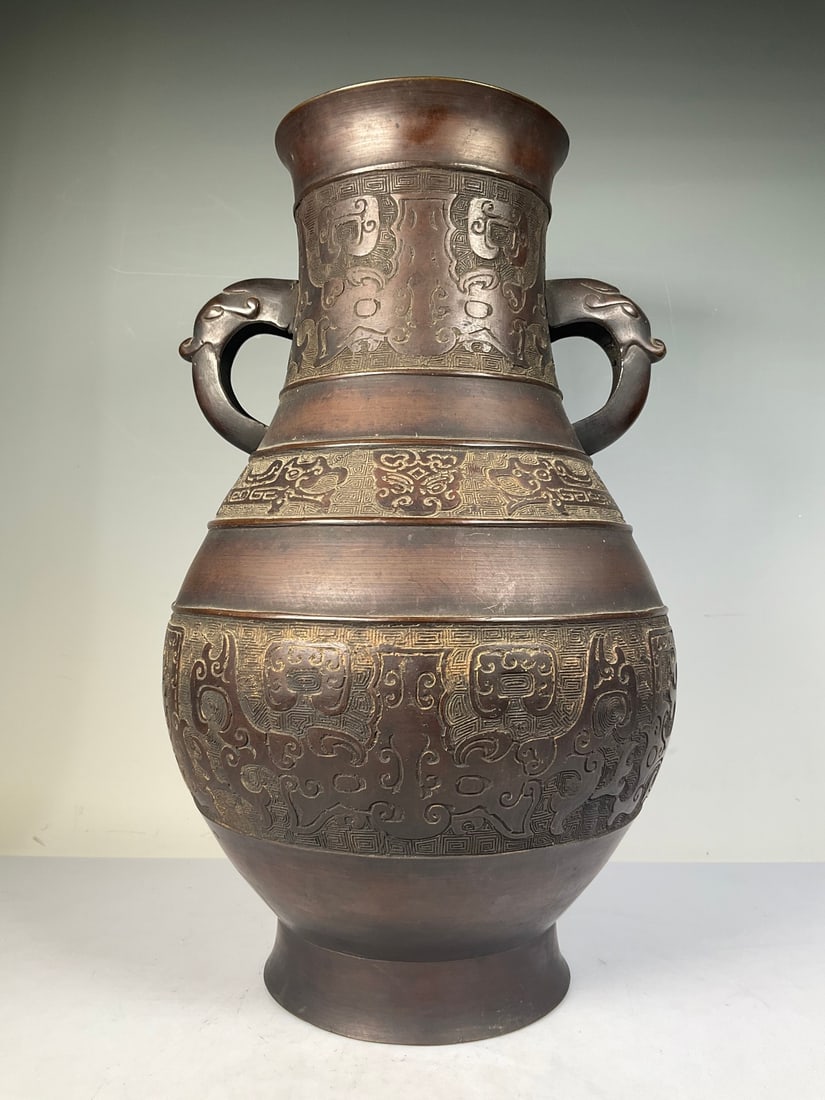 An Exquisite Bronze Beast-Face Pattern Double-Ears Vase: An Exquisite Bronze Beast-Face Pattern Double-Ears Vase the Republic of China Size:40cmx22cm Weight:4494g (The Dimensions Of All Batches Are Manually Measured.If You Need More Detailed Information, Pl