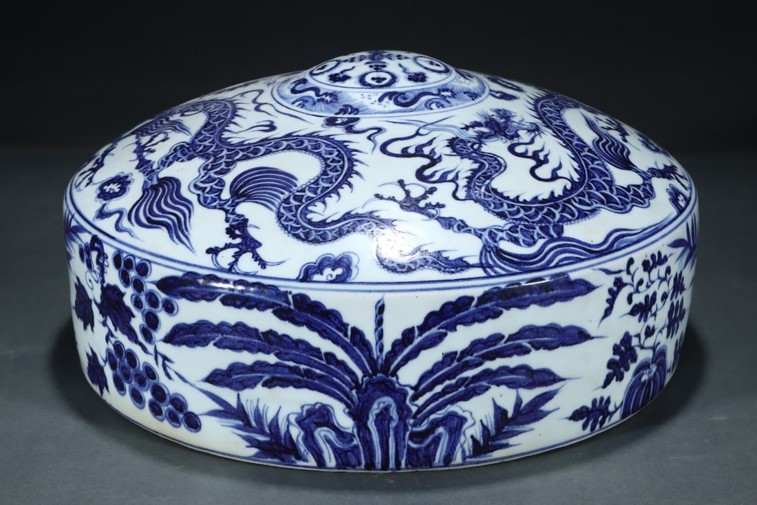 An Exquisite Blue and White Dragon Pattern Double-Ears Vase - 5