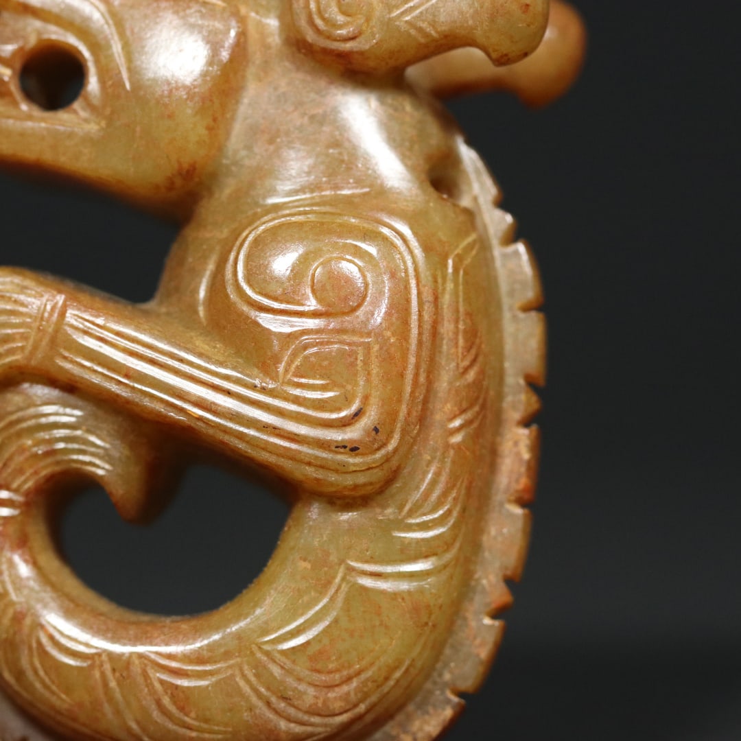 An Exquisite White Jade Dragon Pendant - 9