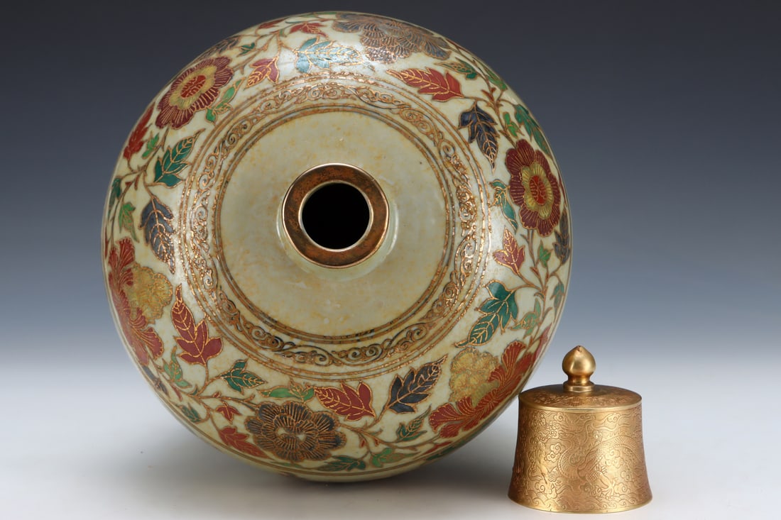 An Exquisite Wucai Painted Gold Lotus Pattern Dragon Pattern Vase - 7