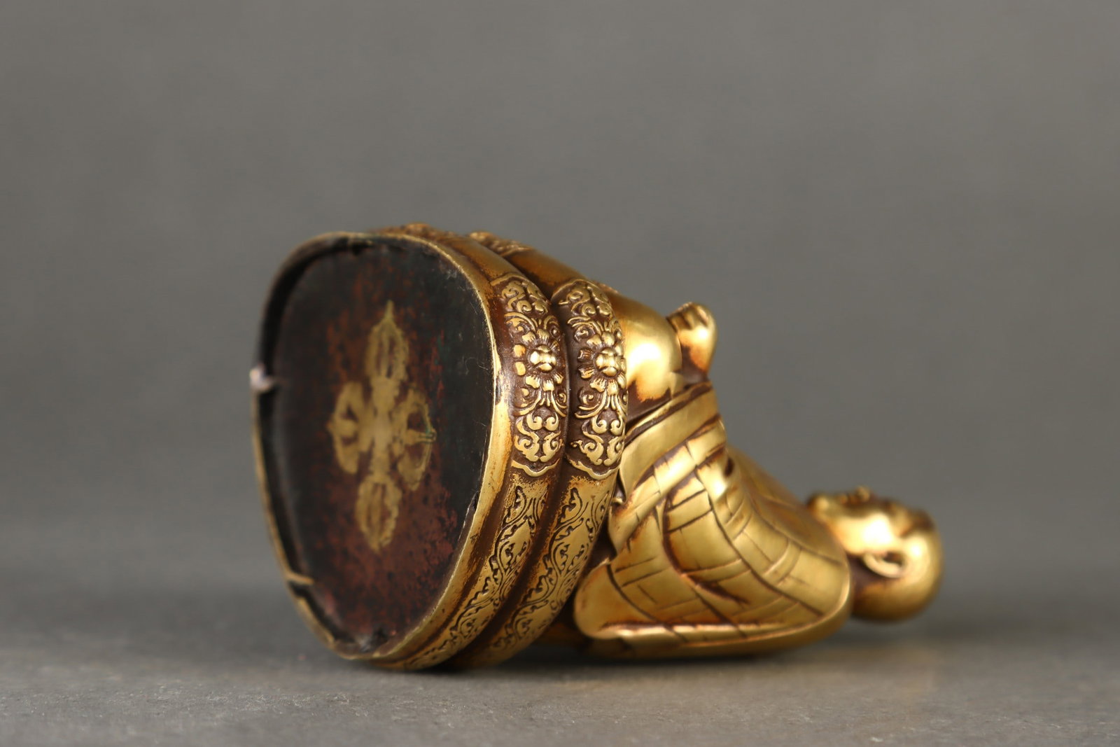 An Exquisite Gilt Bronze Buddha Statue - 8