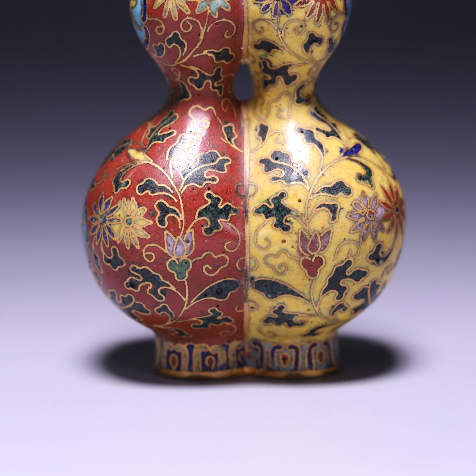 An Exquisite Cloisonne Lotus Pattern Gourd-Shaped Snuff Bottle - 6