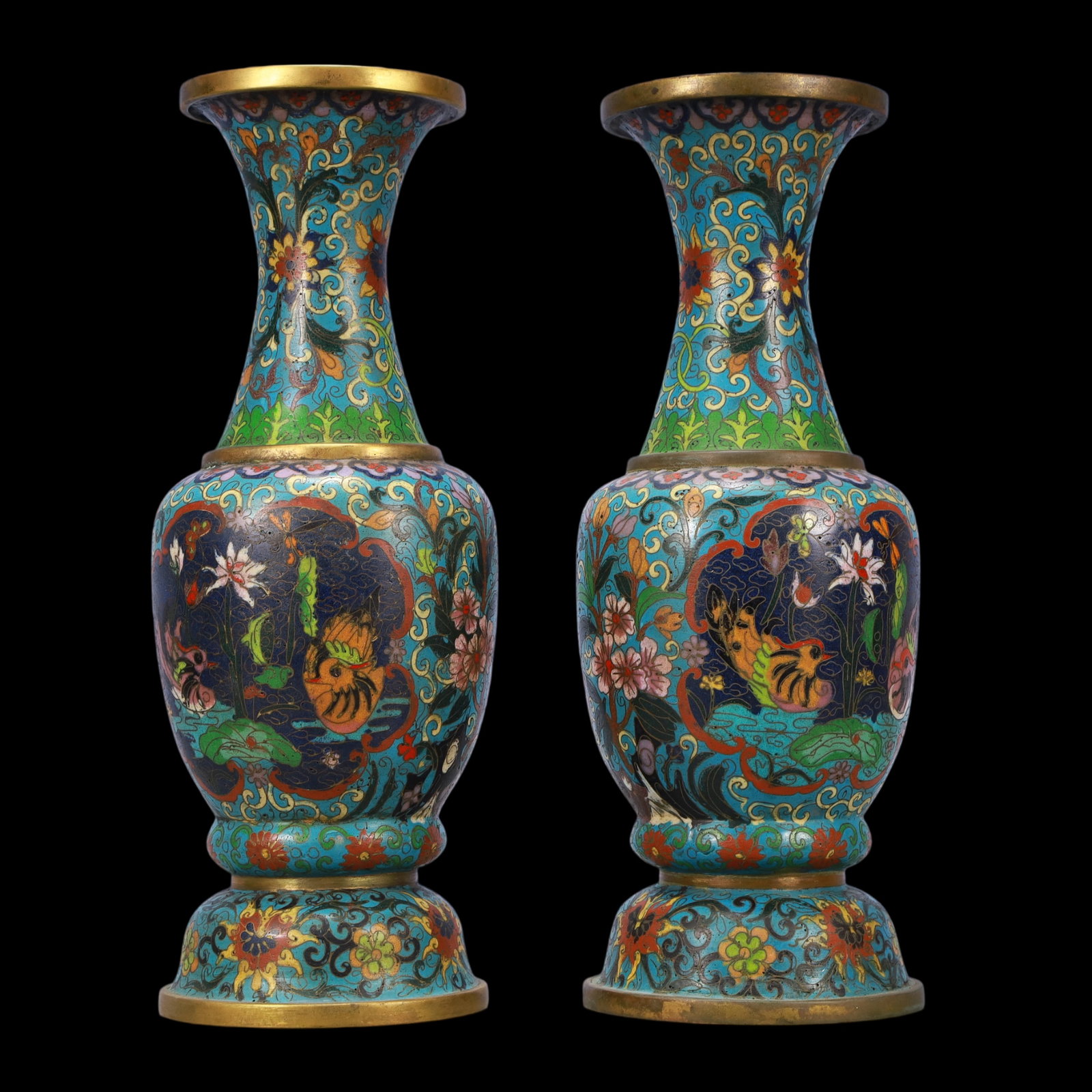 A Exquisite A pair of Cloisonne Lotus Pattern Flower and Bird Pattern Vase: A Exquisite A pair of Cloisonne Lotus Pattern Flower and Bird Pattern Vase Qing Dynasty, China Qianlong Four-character Mark Size:13.5cmx32cm Weight:3300g (The Dimensions Of All Batches Are Manually Me