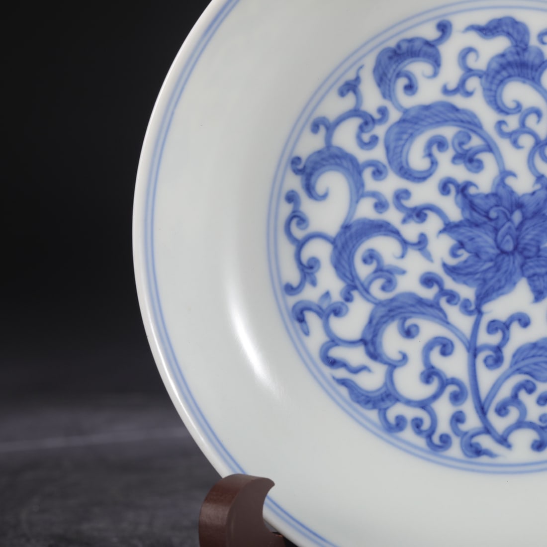 An Exquisite Blue and White Lotus Pattern Plate - 3
