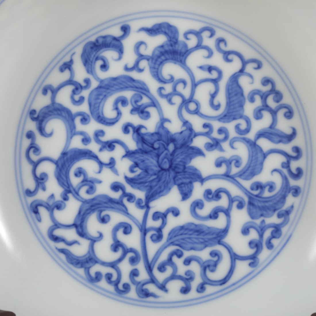 An Exquisite Blue and White Lotus Pattern Plate - 4