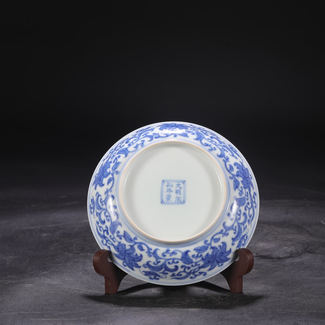 An Exquisite Blue and White Lotus Pattern Plate - 6