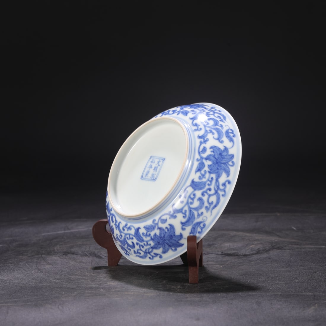 An Exquisite Blue and White Lotus Pattern Plate - 7