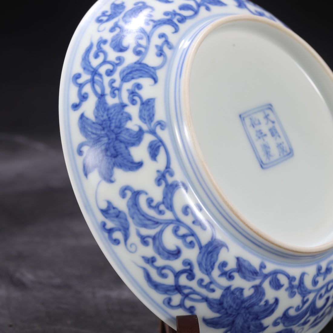 An Exquisite Blue and White Lotus Pattern Plate - 8