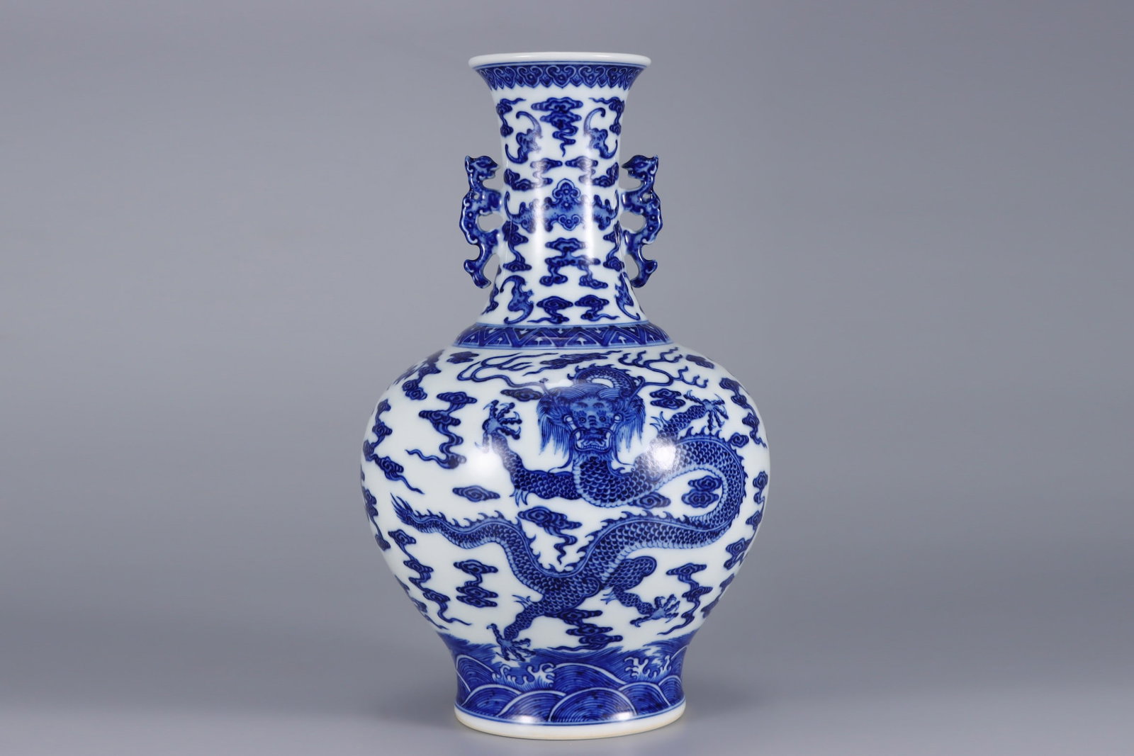 An Exquisite Blue and White Seawater Pattern Dragon Pattern Double-Ears Vase: An Exquisite Blue and White Seawater Pattern Dragon Pattern Double-Ears Vase Qing Dynasty, China Qianlong Six-character Mark Size:30cmx19cm (The Dimensions Of All Batches Are Manually Measured.If You 