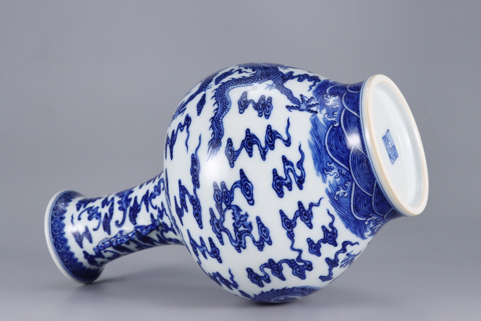 An Exquisite Blue and White Seawater Pattern Dragon Pattern Double-Ears Vase - 6