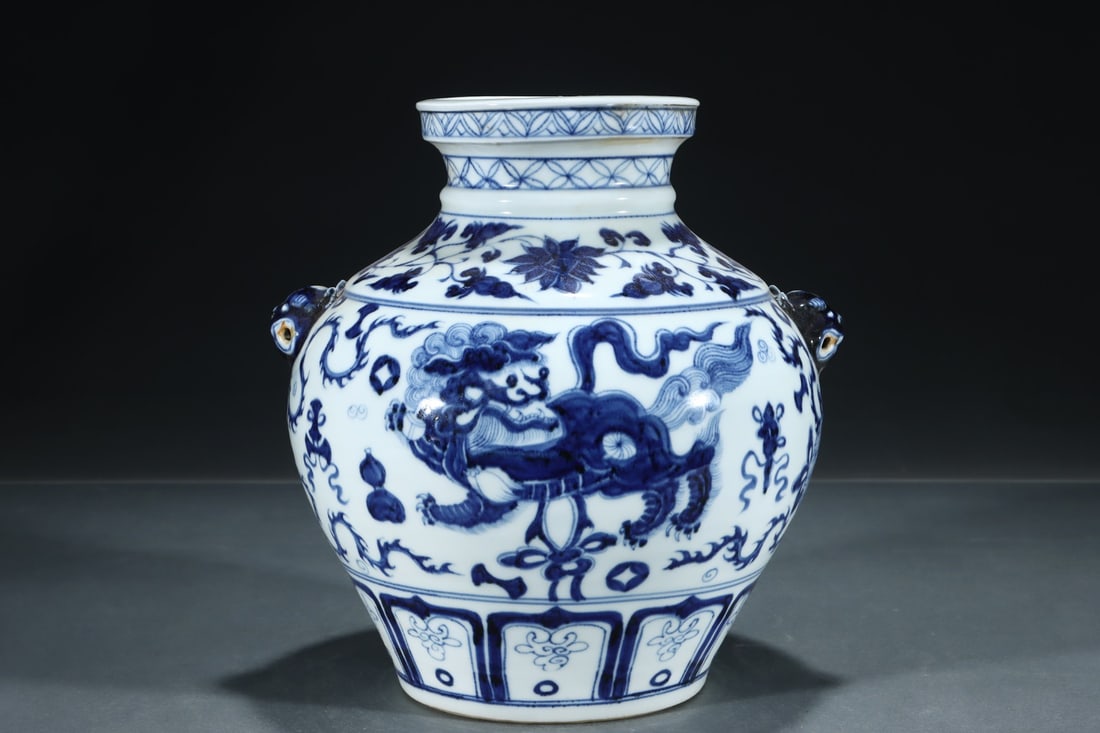 An Exquisite Blue and White Lotus Pattern Lion Pattern Double-Ears Jar - 3