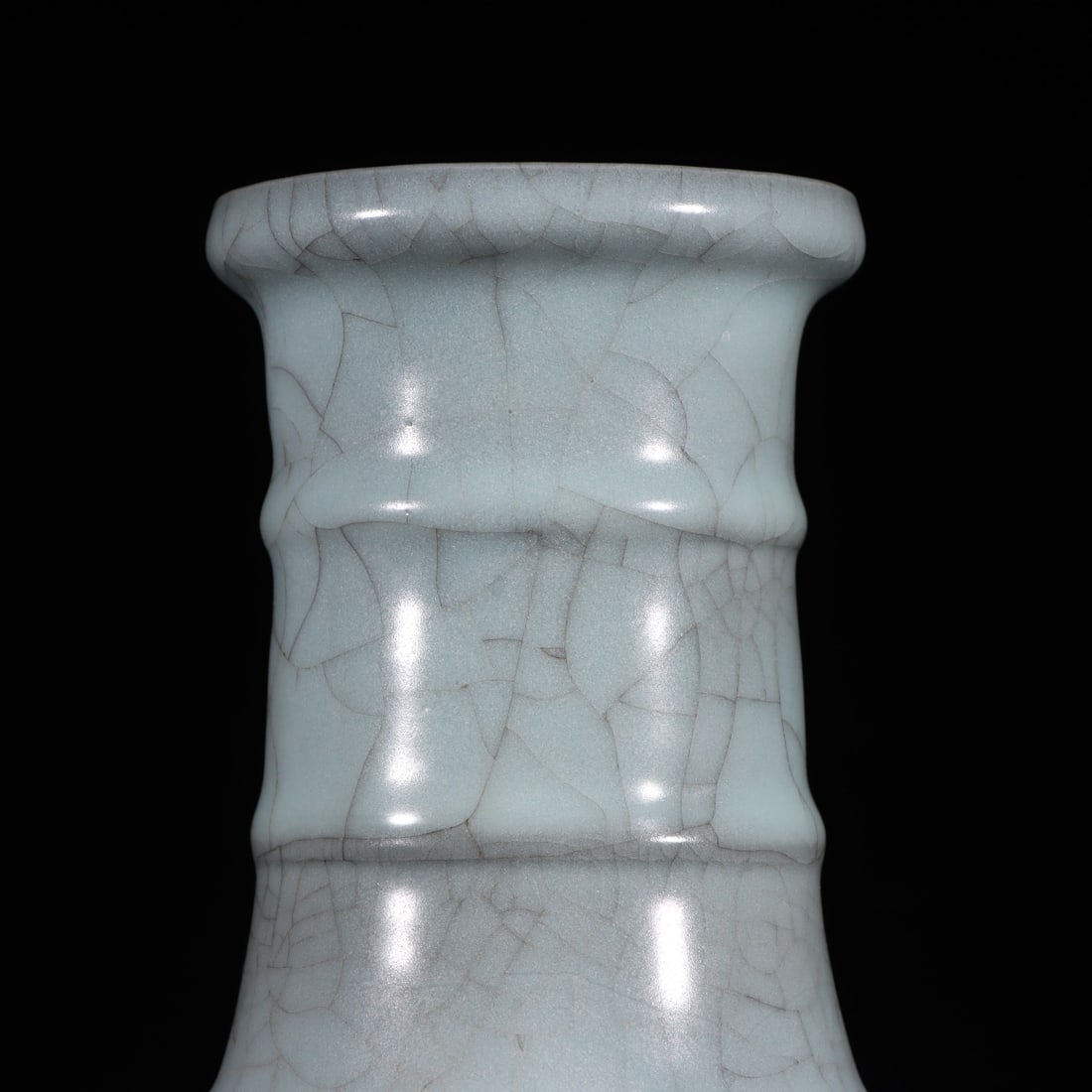 An Exquisite Guan yao Celadon Glazed Vase - 3