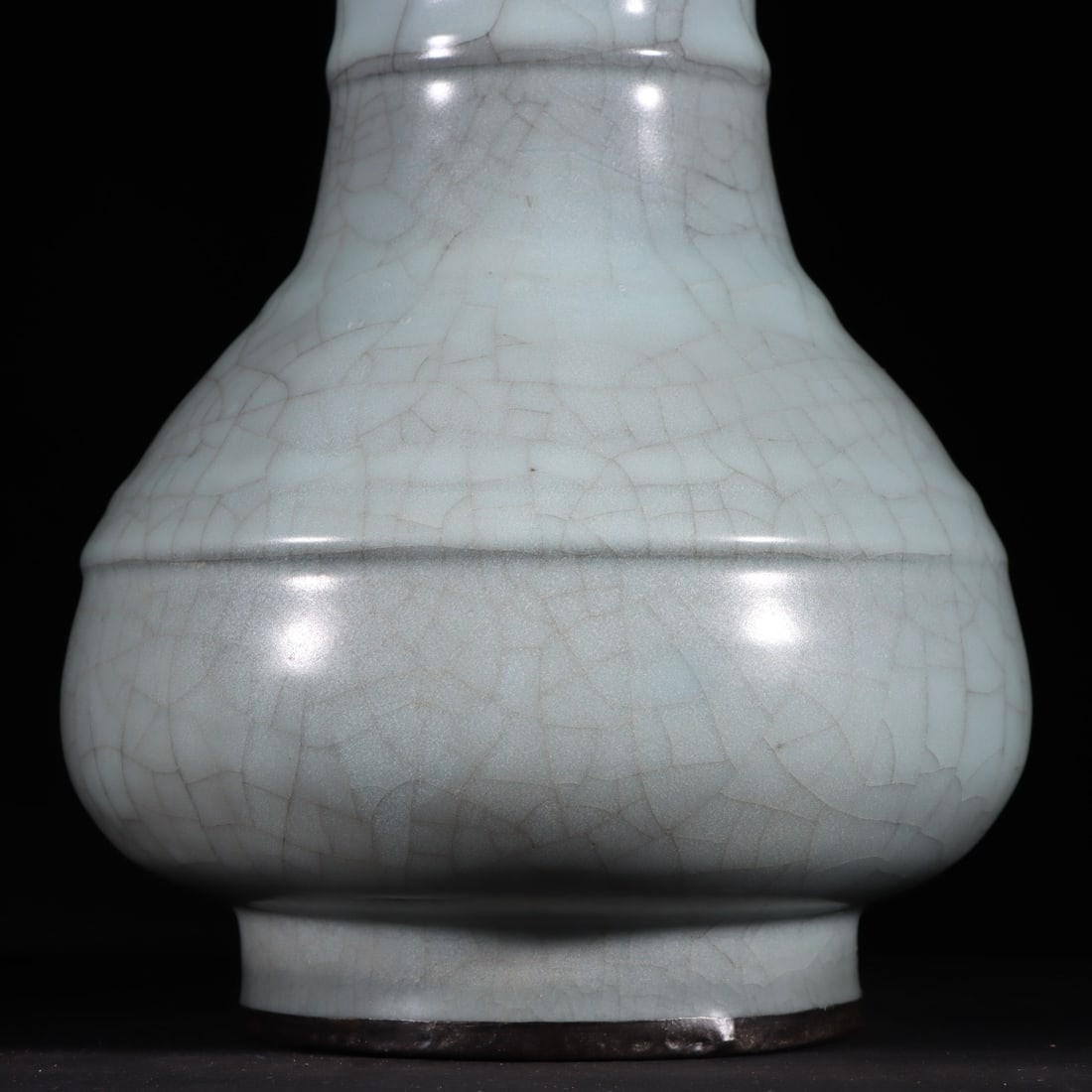 An Exquisite Guan yao Celadon Glazed Vase - 4