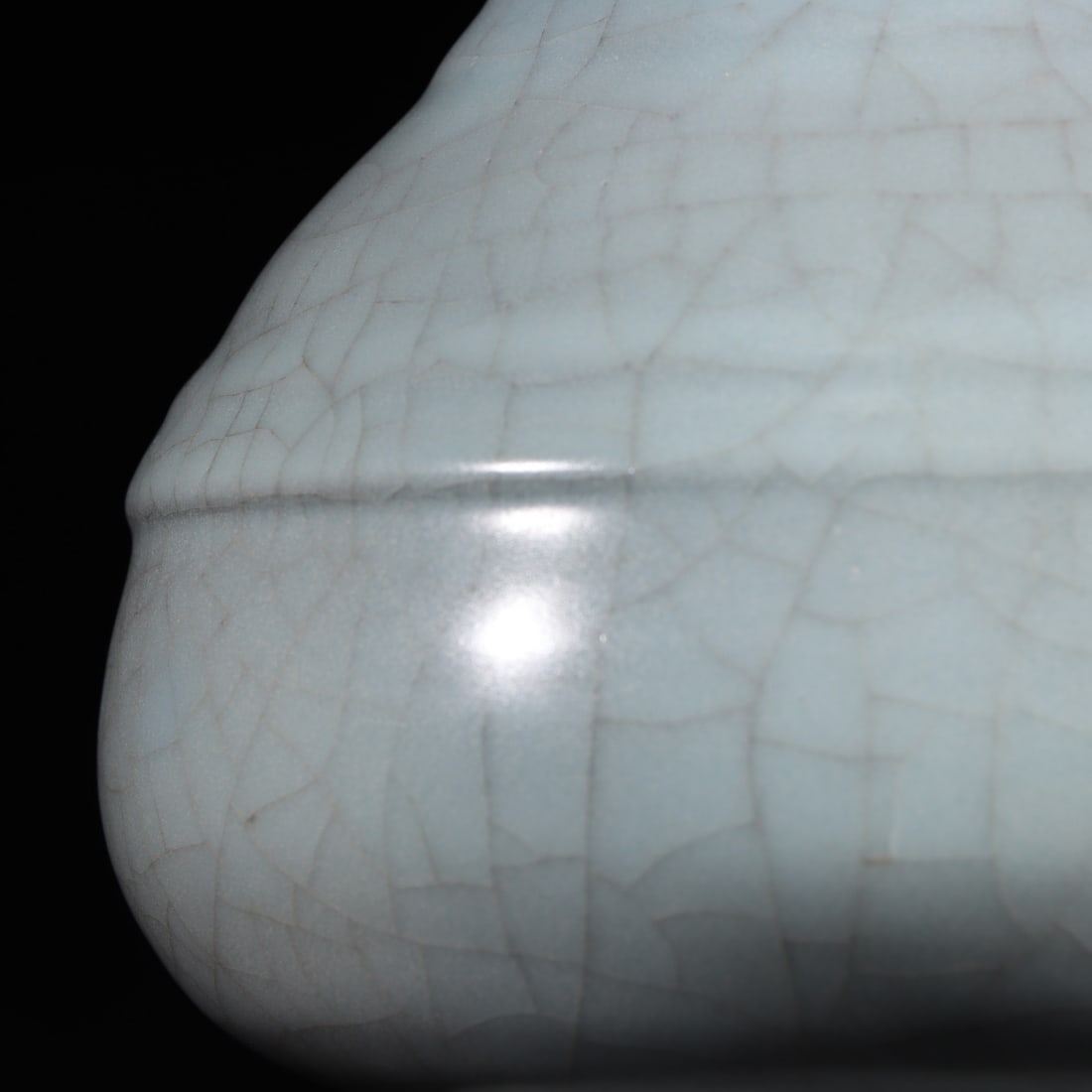 An Exquisite Guan yao Celadon Glazed Vase - 6