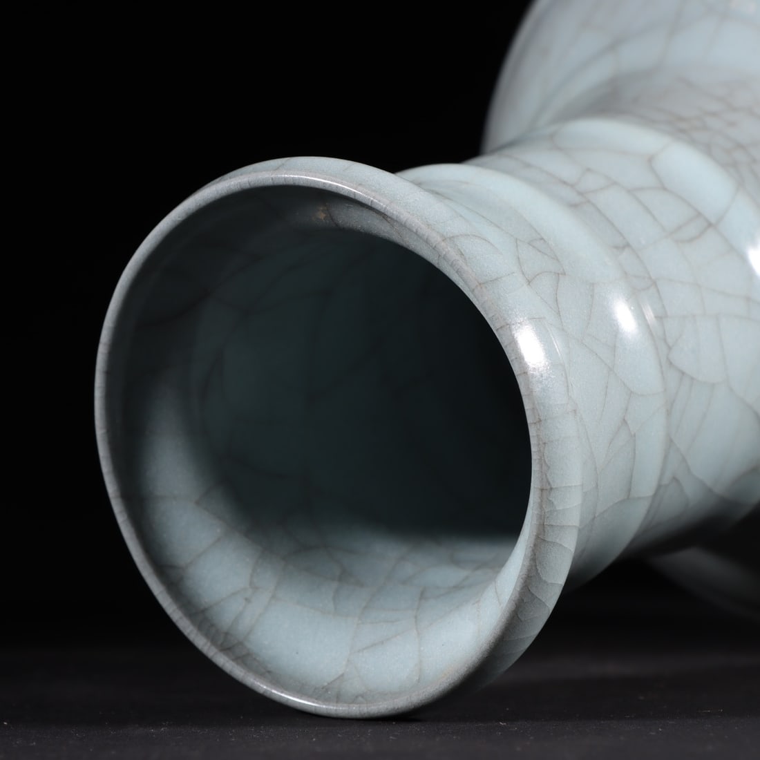 An Exquisite Guan yao Celadon Glazed Vase - 8